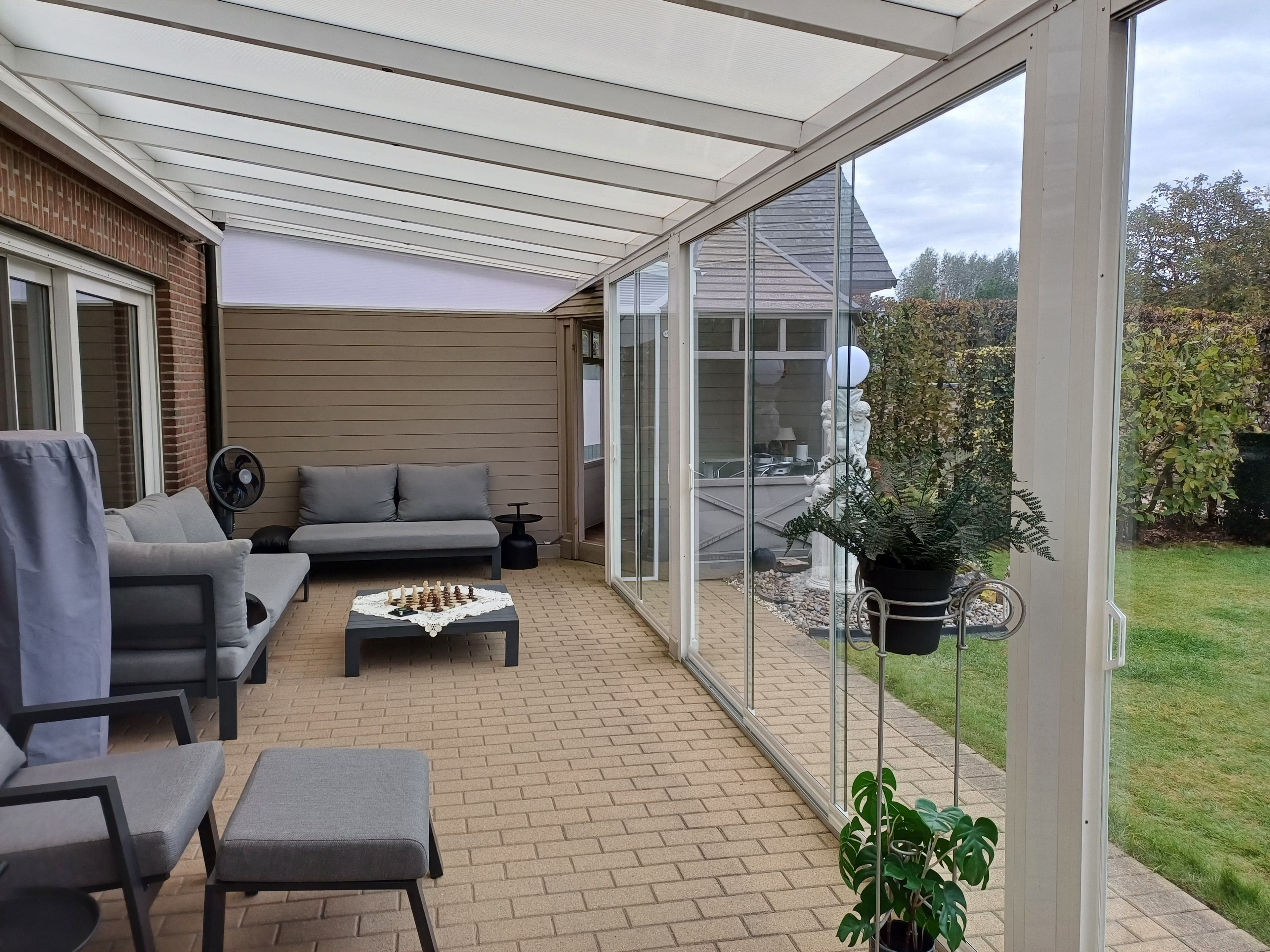 Gesloten terrasoverkapping met glazen schuifwanden en screens - foto 4