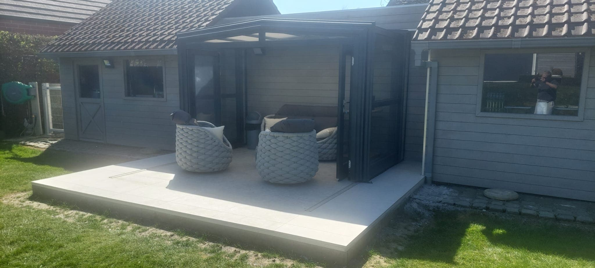 Gesloten terrasoverkapping met glazen schuifwanden en screens - foto 7